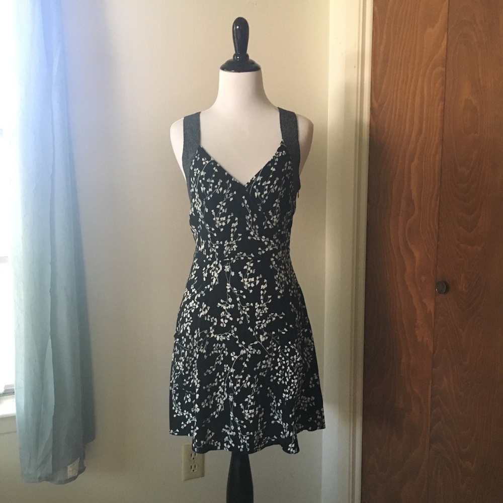 Kimchi Blue Urban Outfitters Black & Blue Floral Sundress Size 0